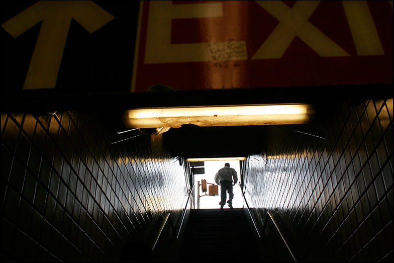 M & R Line ~ 4th Avenue station, Bklyn ~ 9am. - Click for next Image