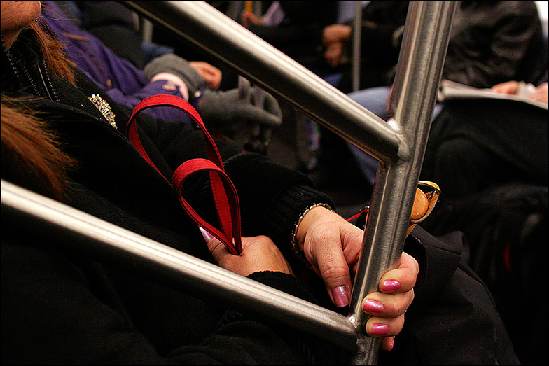 4 train ~ Wall St. station, going uptown ~ 9:15am - Click for next Image