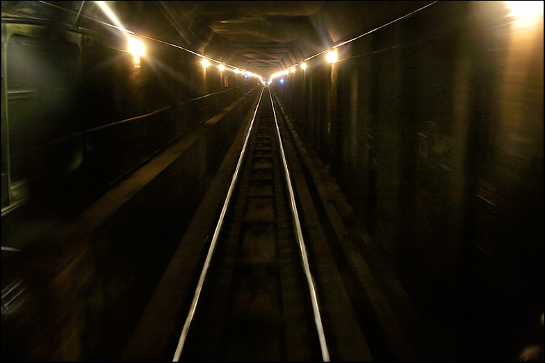 M & R tunnel ~ Brooklyn ~ 9:10am - Click for next Image