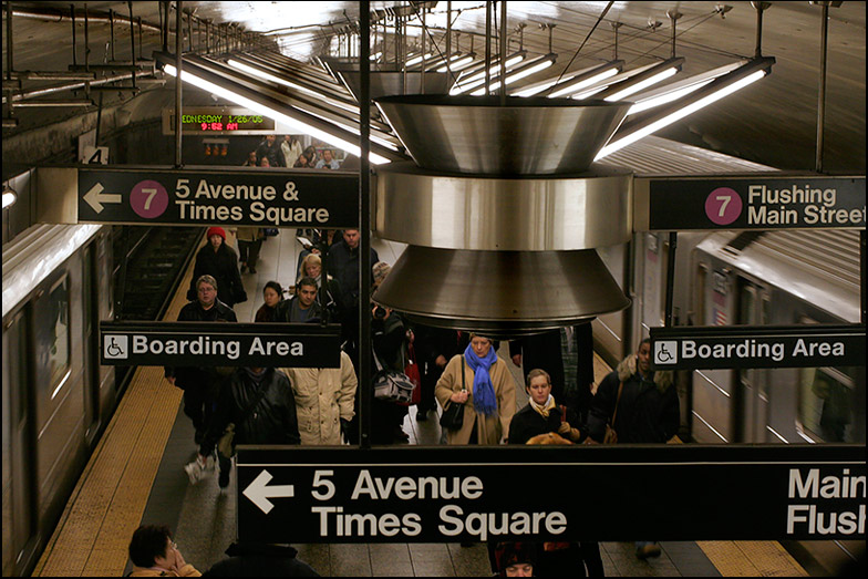 7 train platform ~ Grand Central ~ 9:52am - Click for next Image