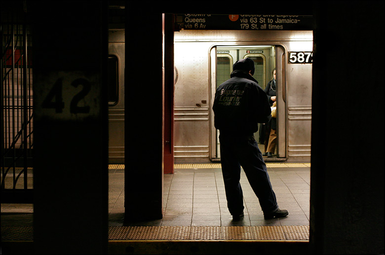 F Train ~ 42nd Street ~ 9:30am - Click for next Image