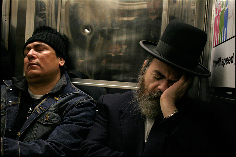 D Train ~ Pacific St. ~ 6:40pm - Click for next Image