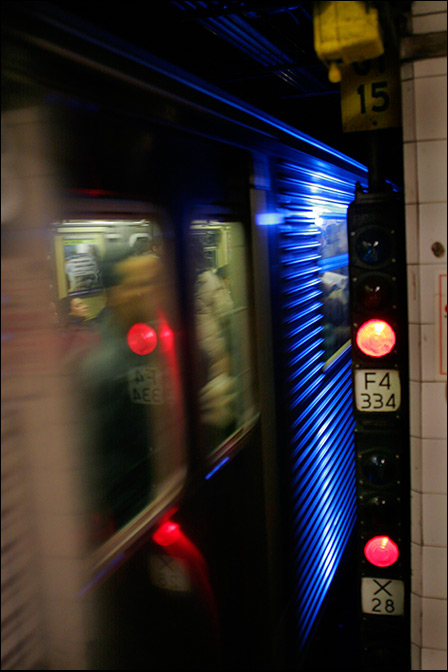 D Train ~ Pacific St ~ 9:15am - Click for next Image