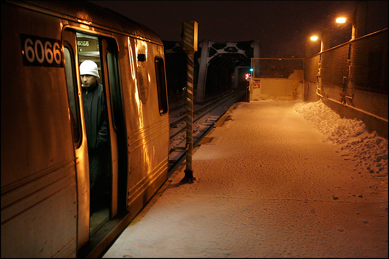 F Train ~ Smith & 9th st. ~ 6:10pm - Click for next Image