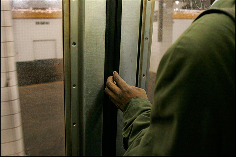 F train ~ 15th st Prospect Park ~ 6:50pm - Click for next Image