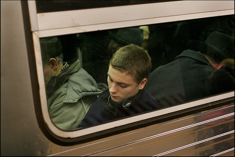 D Train ~ Manhattan bound ~ 9:25am - Click for next Image