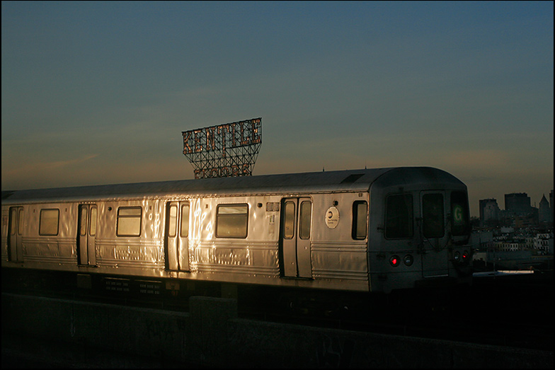 G Train ~ 4th ave. ~ 6:40pm - Click for next Image