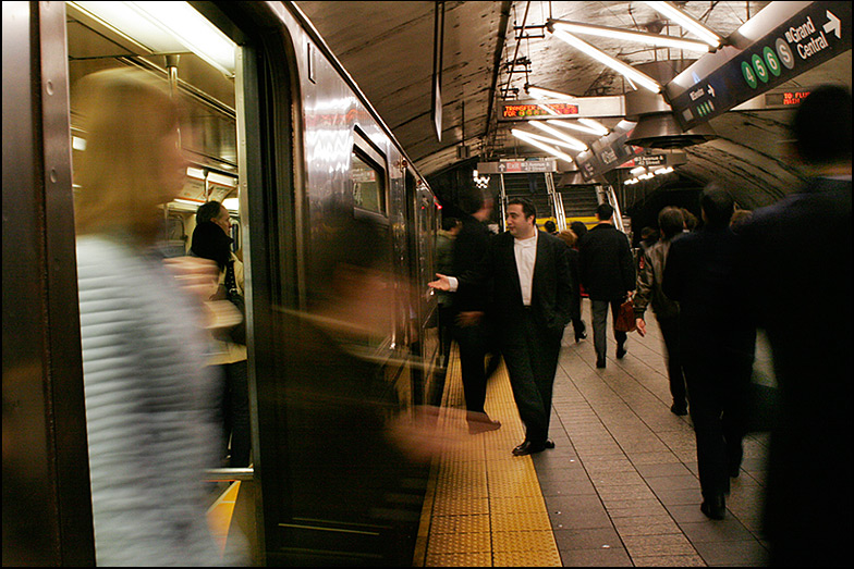 7 Train ~ Grand Central Station ~ 9:50am - Click for next Image