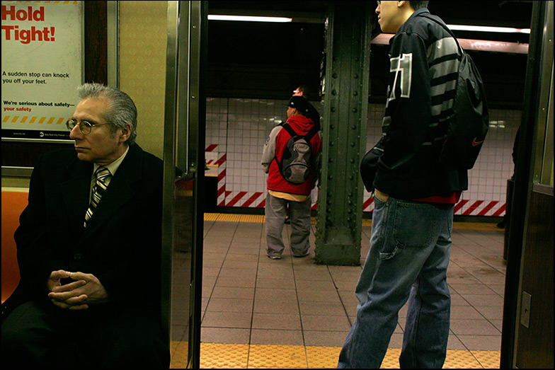 R Train ~ Pacific St  ~ 9:50am - Click for next Image