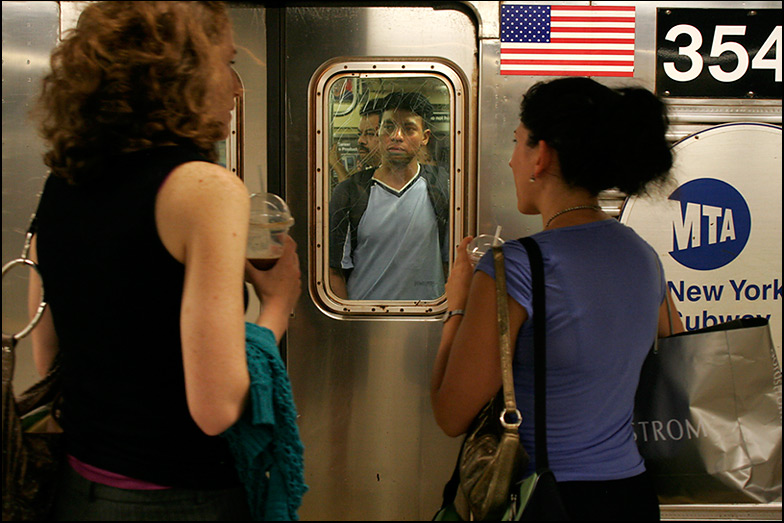 D Train ~ Pacific St ~ 9:10am - Click for next Image