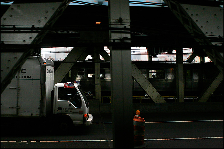 D Train ~ Manhattan Bridge ~ 9:15am - Click for next Image