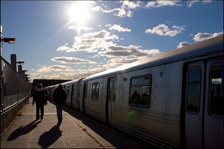 F Train ~ Smith & 9th st. ~ 9:35am - Click for next Image