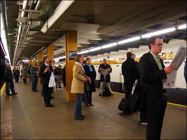F train ~ 7th ave station Bklyn. ~ 9:15am - Click for next Image