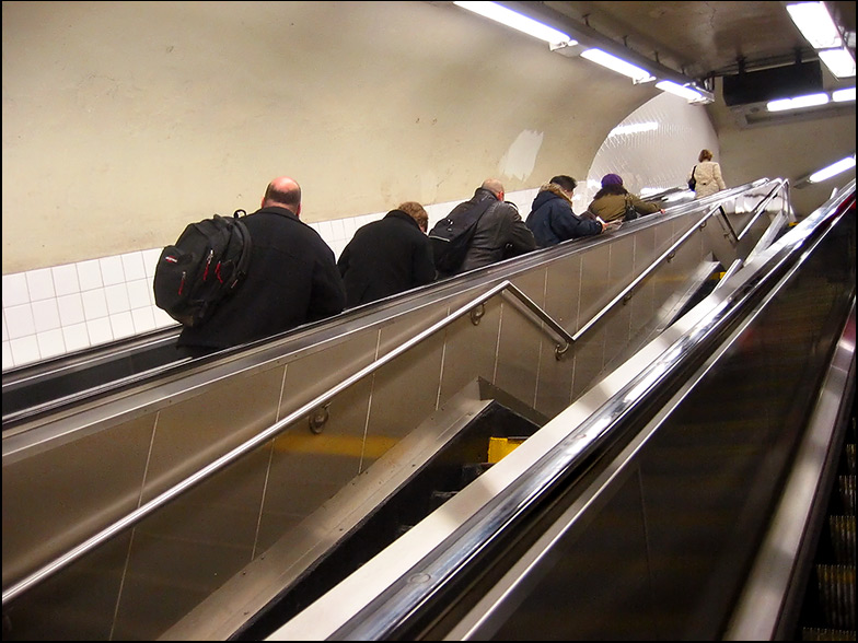 7 train ~ 42nd st. exit ~ 9:55am - Click for next Image