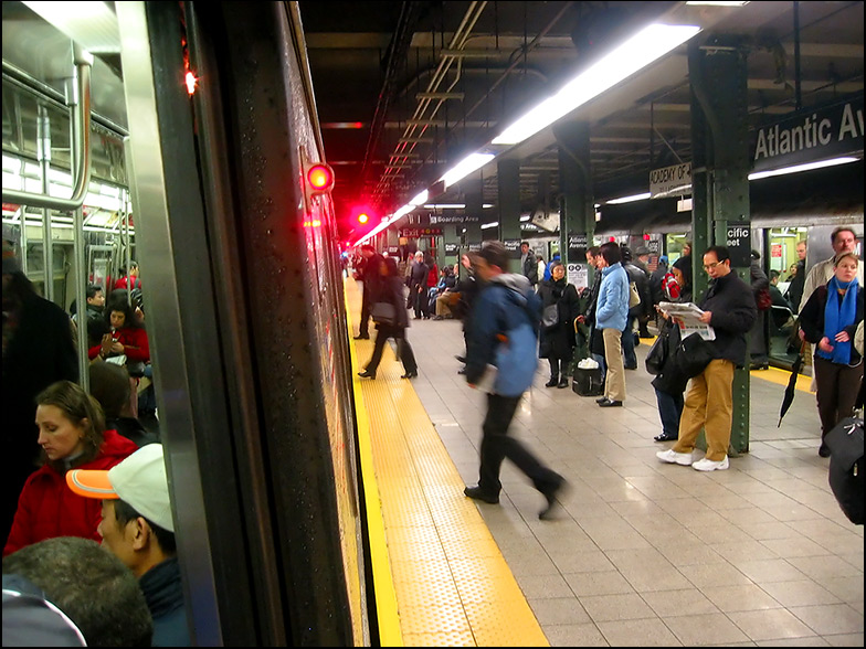 D train ~ Pacific street station ~ 9:05 - Click for next Image