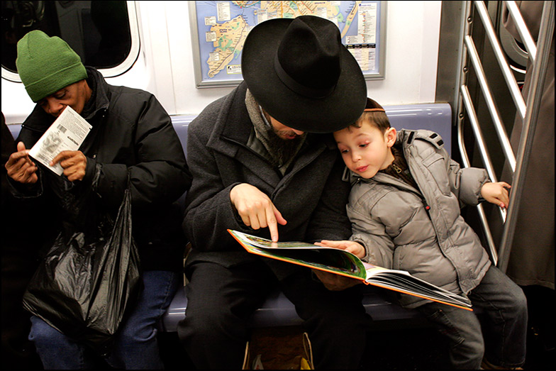 4 Train ~ Downtown headed Uptown ~ 9:15am. - Click for next Image