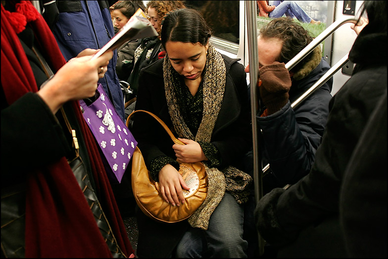 4 train ~ Midtown heading dowtown ~ 6:10pm - Click for next Image