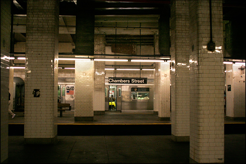 Chambers St ~ M Platform ~ 9:55am - Click for next Image