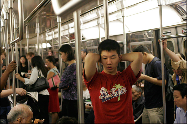 N Train ~ Manhattan bound ~ 9:30am - Click for next Image