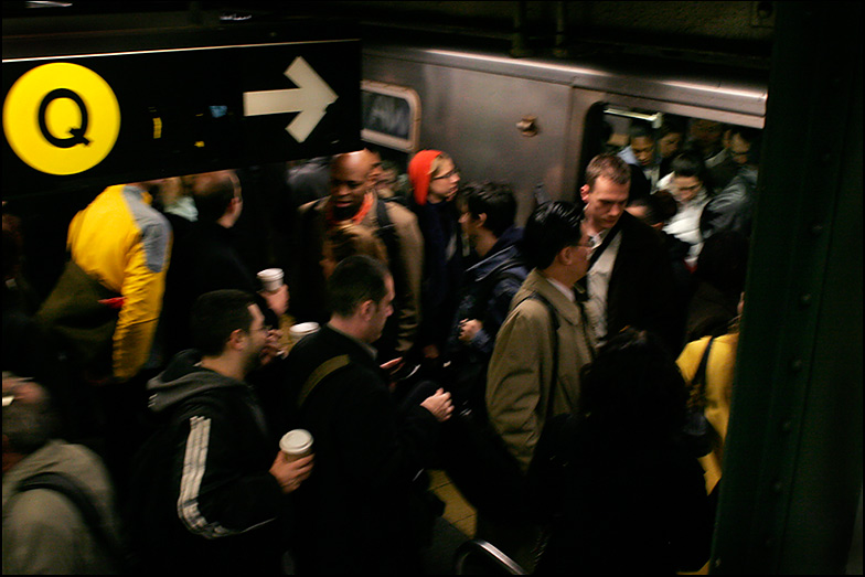 N Train ~ Brooklyn Bound, Union Square ~ 6:25pm - Click for next Image