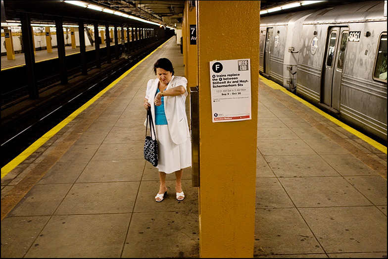 7th Ave ~ Brooklyn ~ 8:35am - Click for next Image