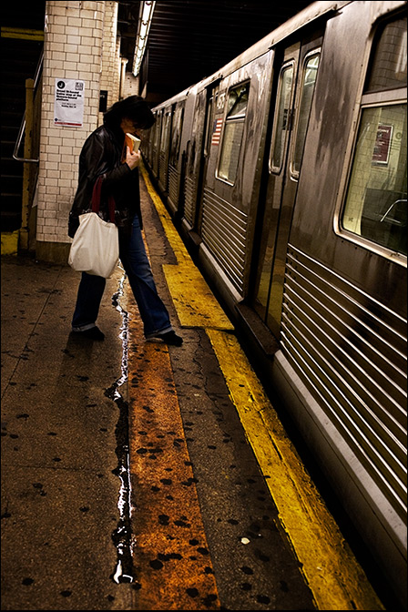 M Train ~ Chambers Street ~ 6:25pm - Click for next Image