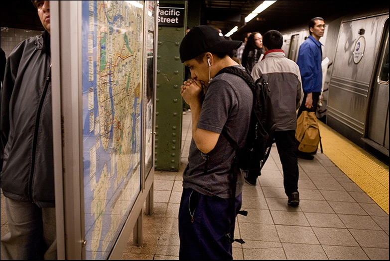 Pacific St-Atlantic Ave station ~ 6:38pm - Click for next Image