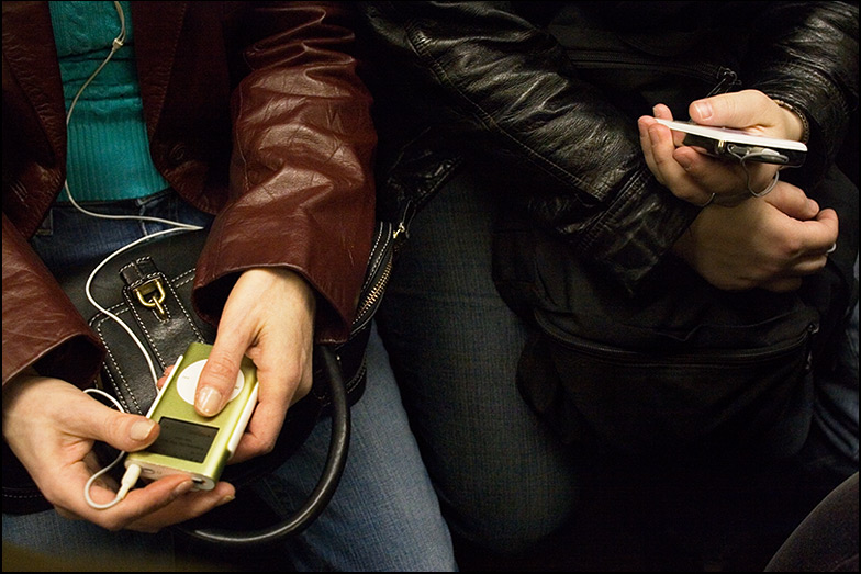 f Train ~ Carroll st. ~ 9:10am - Click for next Image