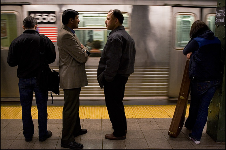 R Train ~ Pacific St ~ 6:30pm - Click for next Image