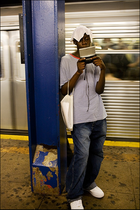 F train ~ Jay Street ~ 9:10am - Click for next Image