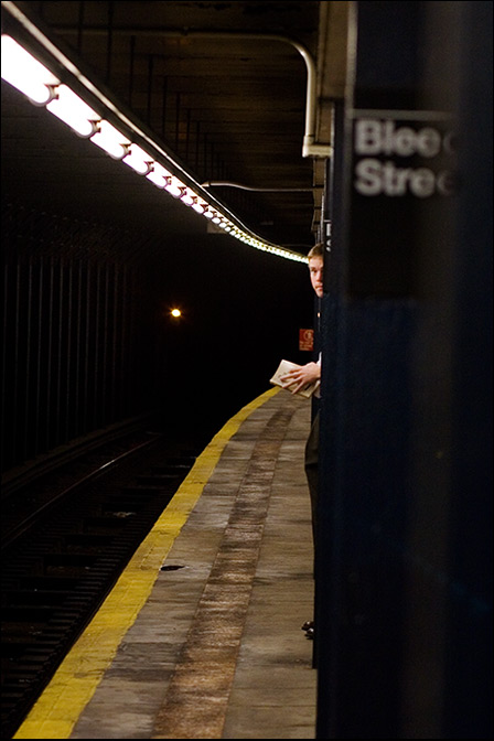 6 train ~ Bleeker St. ~ 9:25am - Click for next Image