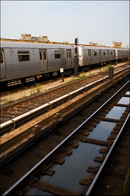 F Train ~ 4th Ave. ~ 9:05am - Click for next Image