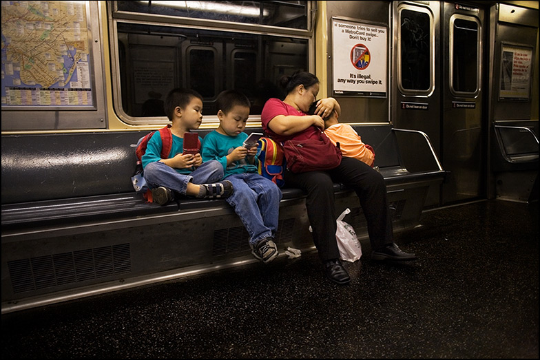 R Train ~ 4th Ave. ~ 6:40pm - Click for next Image