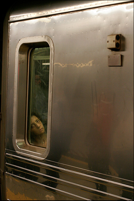 R Train ~ Pacific St  ~ 9:40am - Click for next Image