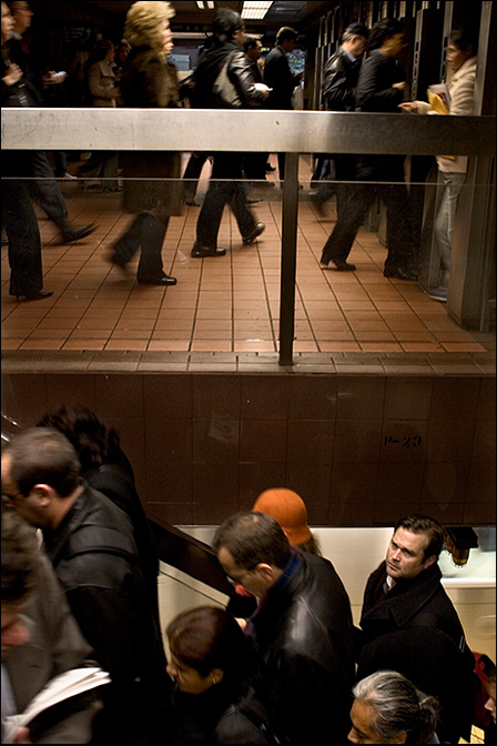 Grand Central Station ~ 9:25am - Click for next Image
