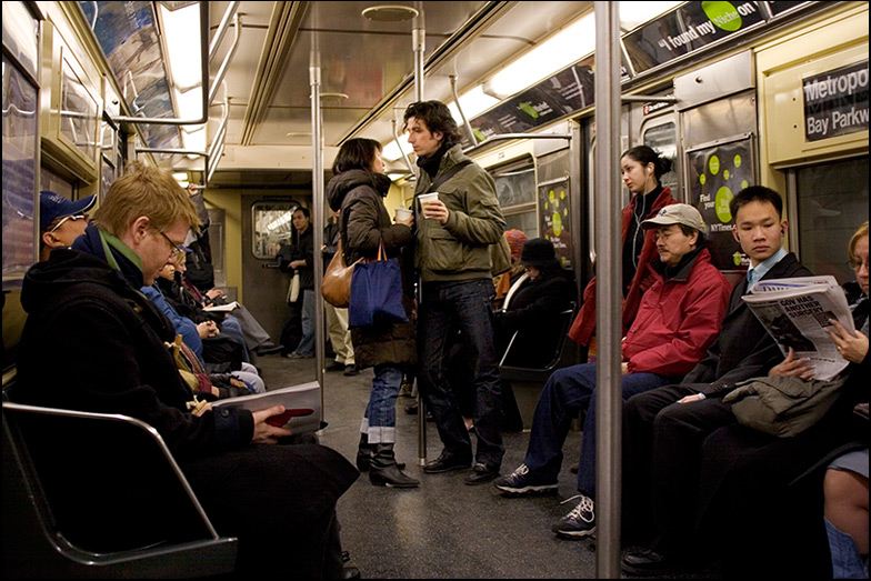 R Train ~ 9th Street ~ 9:10am - Click for next Image