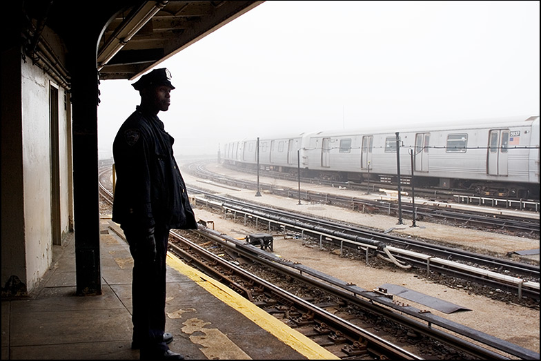 F Train ~ Smith & 9th st. ~ 9:25am - Click for next Image