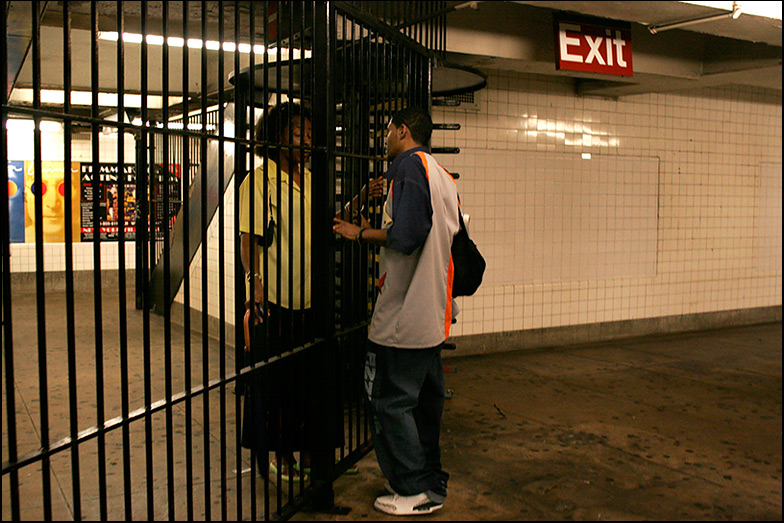 Jay Street/Borough Hall ~ 5:05pm - Click for next Image