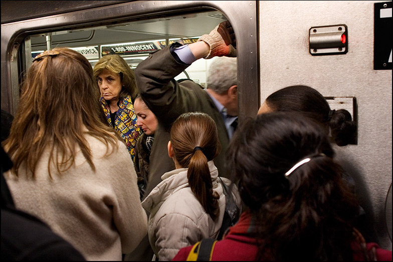 6 Train ~ Grand Central Station ~ 6:15pm - Click for next Image