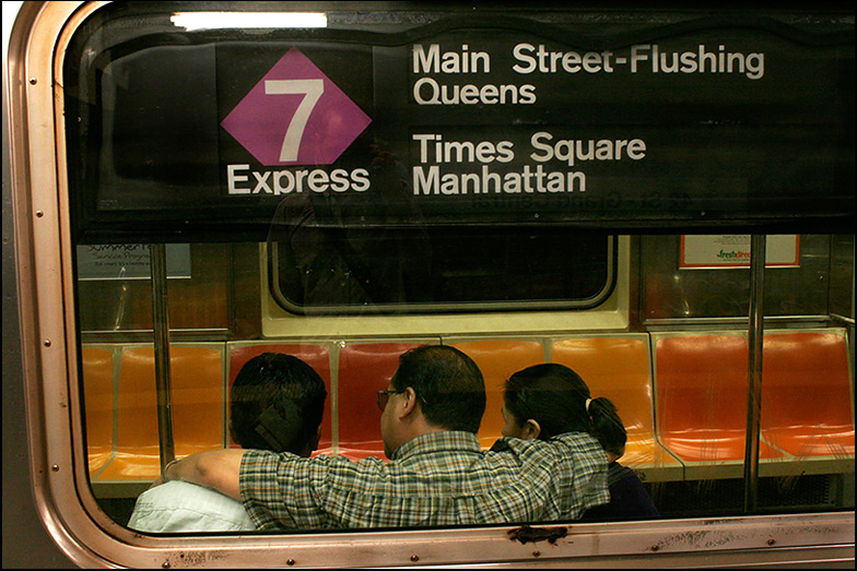 7 Train ~ Grand Central Station ~ 9:50am - Click for next Image