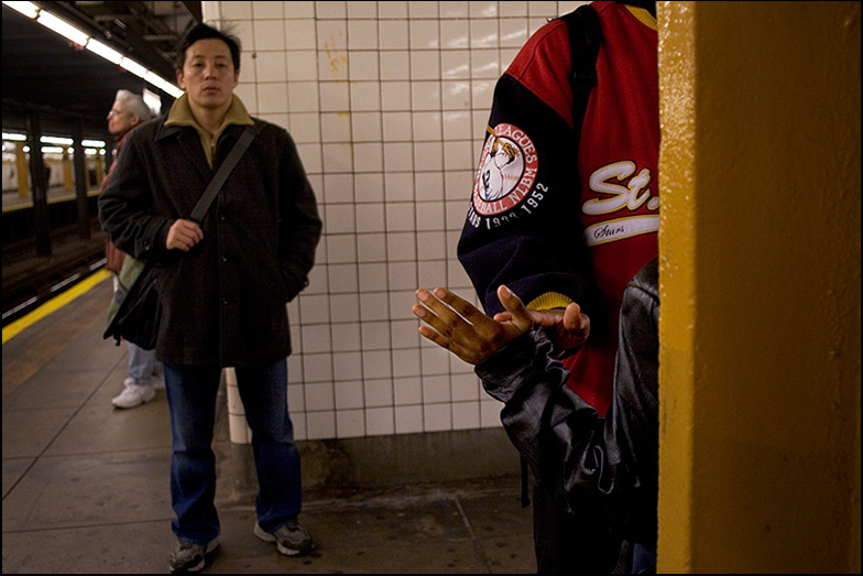 7th Ave F Train ~ Brooklyn ~ 9:05am - Click for next Image