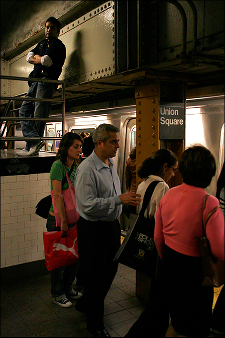 L Train ~ Union Station ~ 6:40pm - Click for next Image