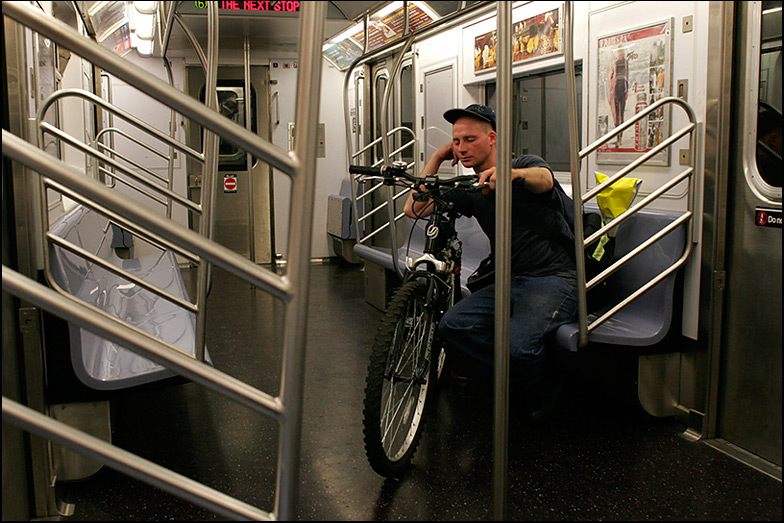 6 Train ~ Chambers St. ~ 9:10am - Click for next Image