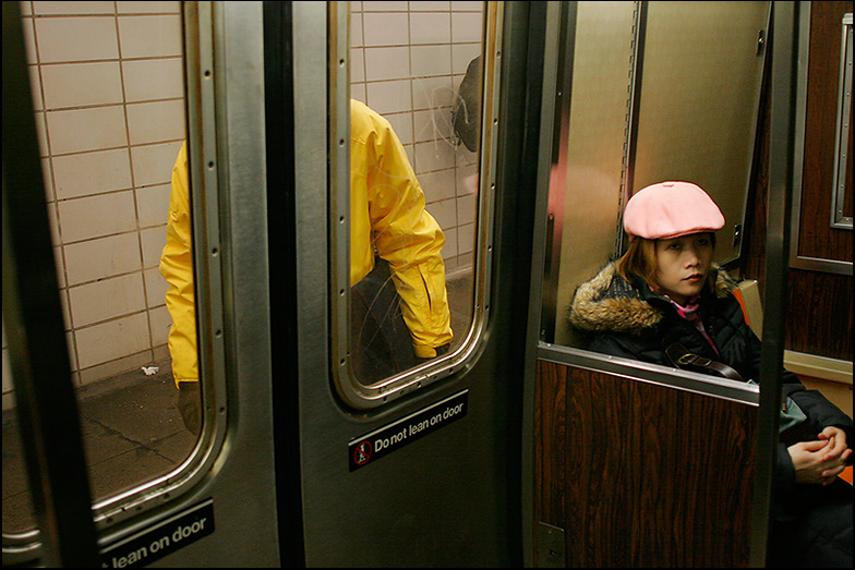 R train ~ 9th Street  ~ 9am - Click for next Image
