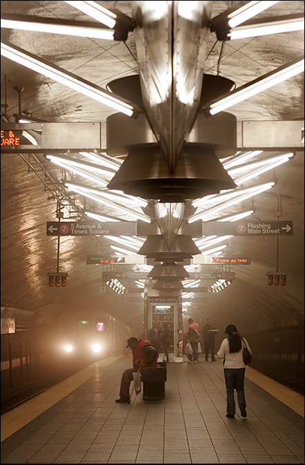 7 train ~ Grand Central Station ~ 9:55am - Click for next Image