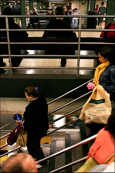 Union Square ~ 6:42pm - Click for next Image