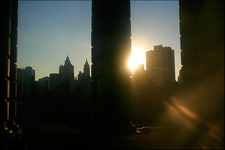 N Train ~ Manhattan Bridge ~ 6:50am - Click for next Image