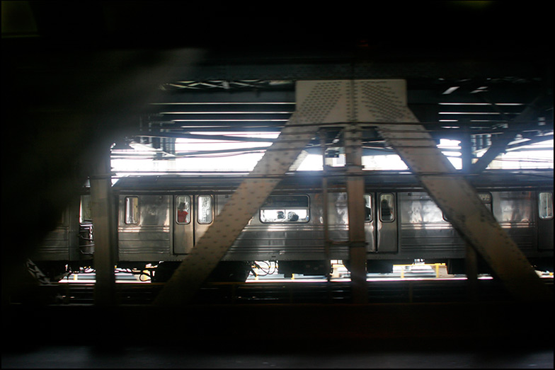 Manhattan Bridge ~ 6:50pm - Click for next Image